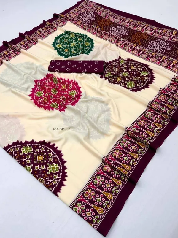 OFFWHITE_MAGENTA_KASUMBO_SAREE