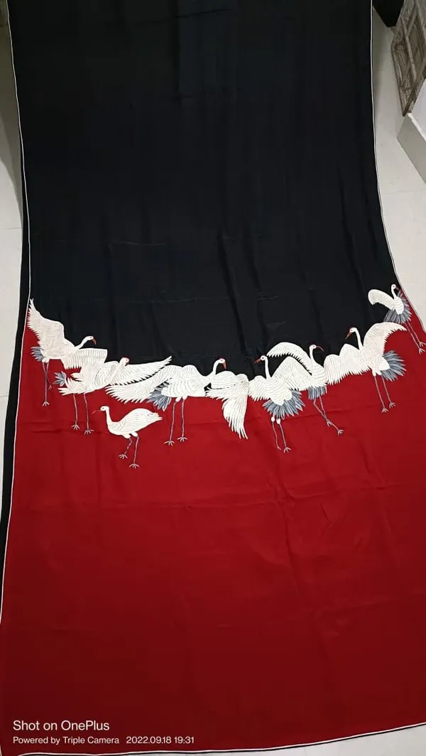 STYLISH_BLACK_AND_RED_HANSH_SAREE