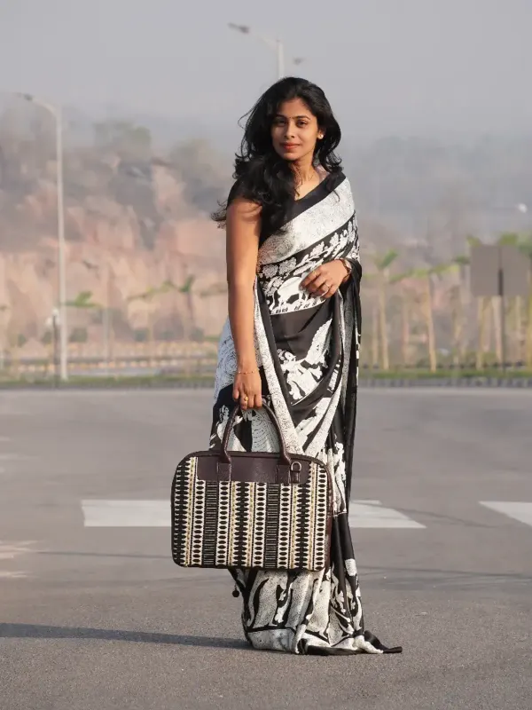 Timeless_Black_&_White_Kalamkari_Saree_–_Traditional_Artistry