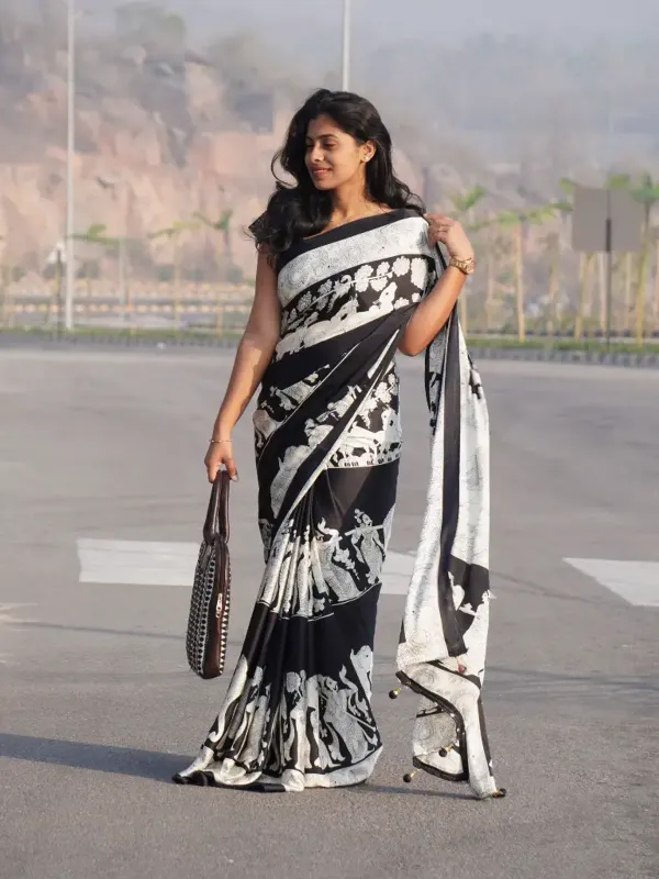 Timeless_Black_&_White_Kalamkari_Saree_–_Traditional_Artistry