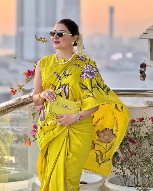 FABULASH_YELLOW_COLOR_FLOWER_SAREE