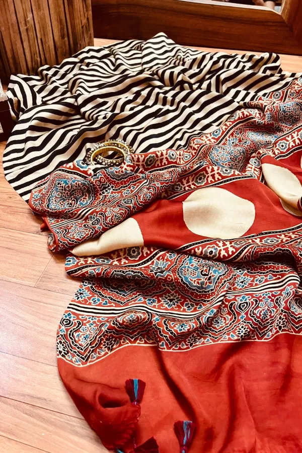 Black_&_Cream_Modal_Silk_Ajrakh_Strip_Print_Saree_With_Unstitched_Blouse_Piece