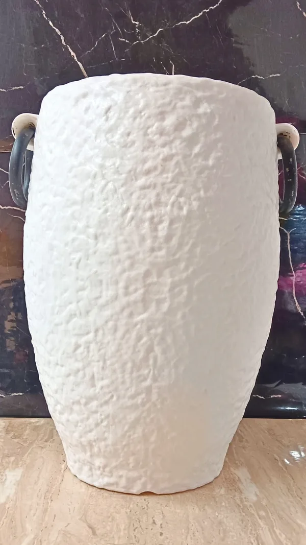 Premium_19-Inch_Rock_White_Plastic_Pot_-_Durable_&_Stylish_for_Indoor_and_Outdoor_Plants
