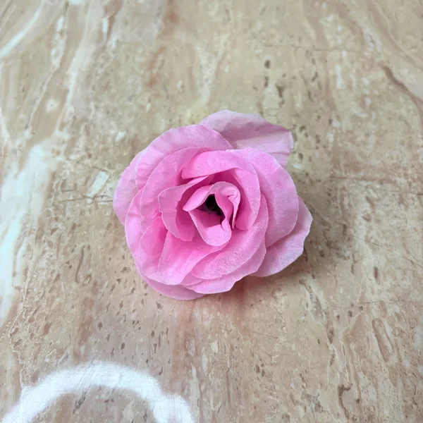 Realistic_Paper_Rose_Artificial_Flowers_600_piece_Lifelike_Faux_Blooms_for_Vase_&_Home_Decor