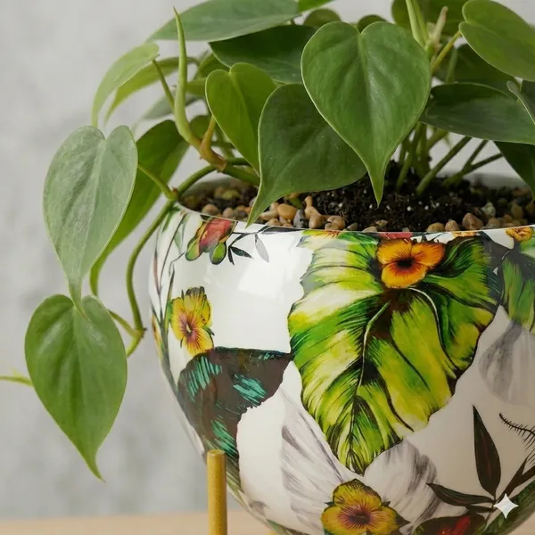 Hand-Painted_Metal_Pot_with_Stand_|_Decorative_Tabletop_Planter_for_Home_&_Office_|_6_Inch