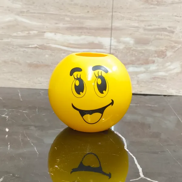 Pack_of_4_Emoji_Plastic_Flower_Vase_|_For_Home,_Garden_|_4.5_Inches