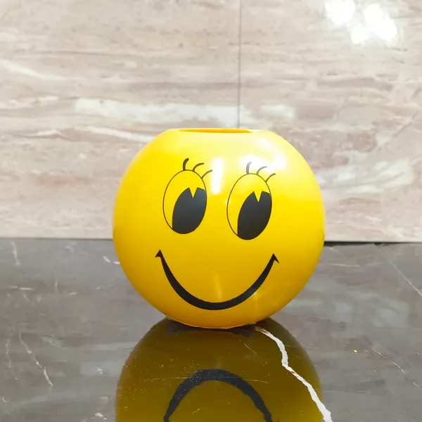 Pack_of_4_Emoji_Plastic_Flower_Vase_|_For_Home,_Garden_|_4.5_Inches