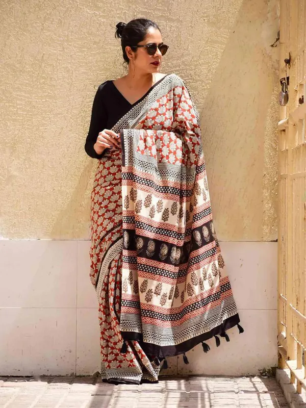 Glo_Ajarkh__Flower__Silk_Saree_With_Unstitched_Blouse_Piece