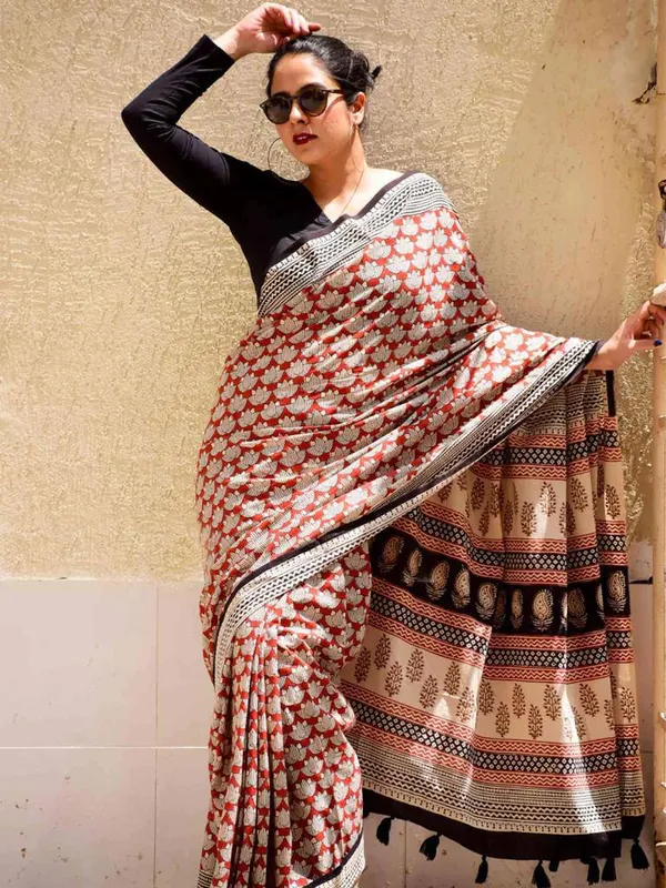 Glo_Ajarkh__Flower__Silk_Saree_With_Unstitched_Blouse_Piece