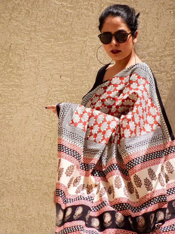 Glo_Ajarkh__Flower__Silk_Saree_With_Unstitched_Blouse_Piece