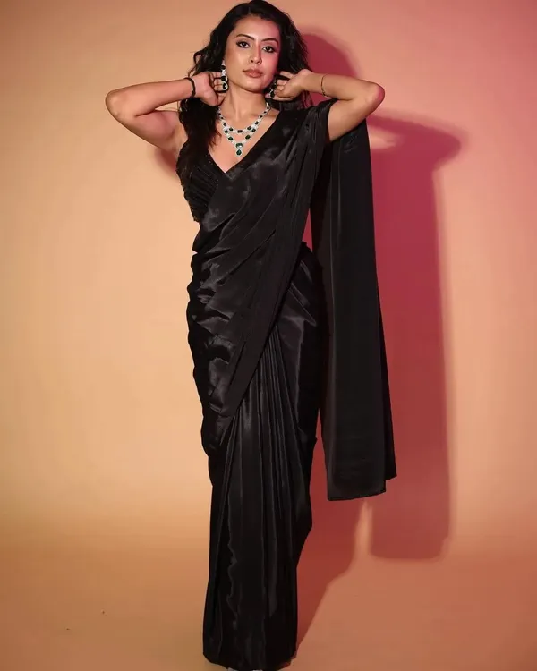 Black_Color_Japan_Crepe_Silk_Saree_With_Blouse_Piece