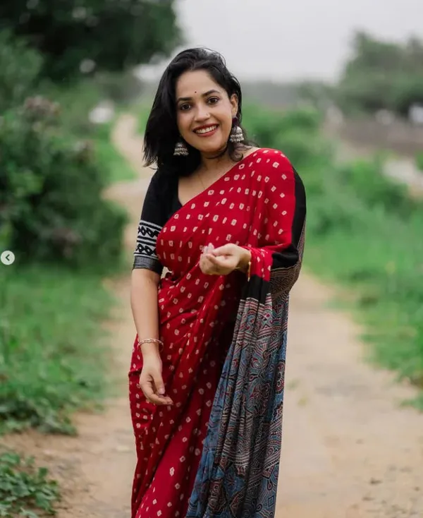 Red_Bandhani_Print_Modal__Silk_Saree_With_Blouse_Piece