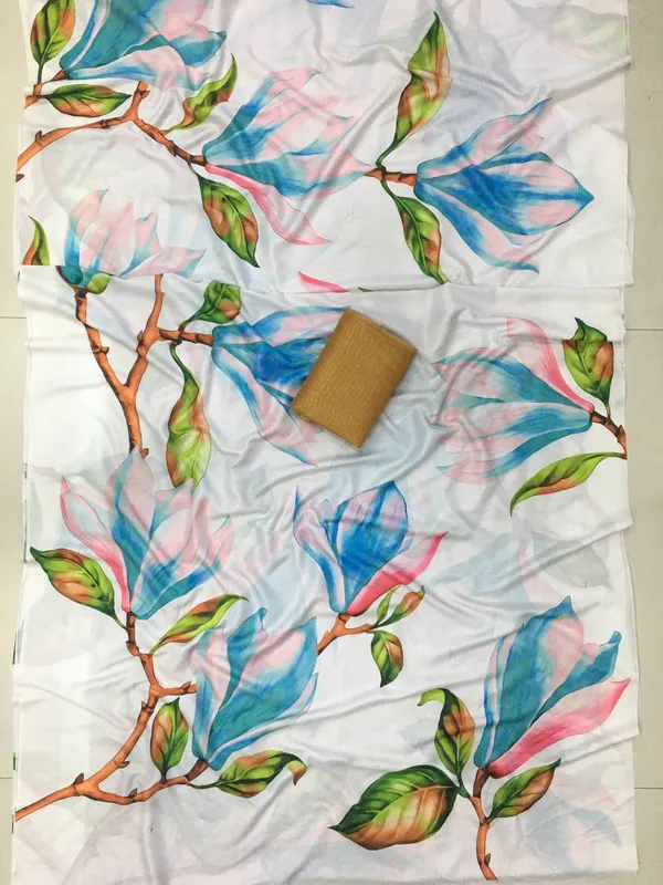 Attractive_White_Color_Kalamkari_Linen_Saree_With_Blouse_Piece
