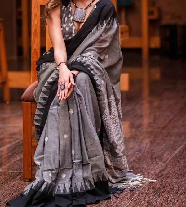 Dark_Grey_Linen_Saree_With_Unstitched_Blouse_Piece
