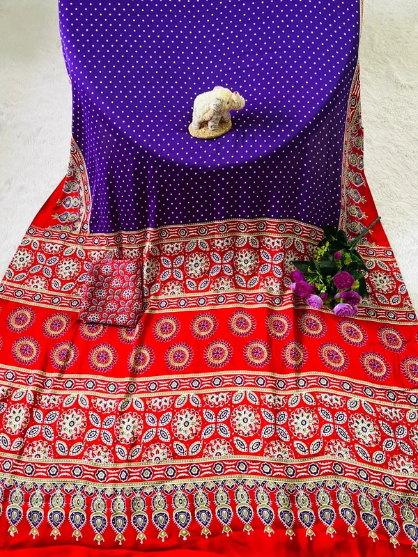 Semi_Gajji_Bandhni_Dot_Riss_Pallu_Ajrakh_Silk_Saree