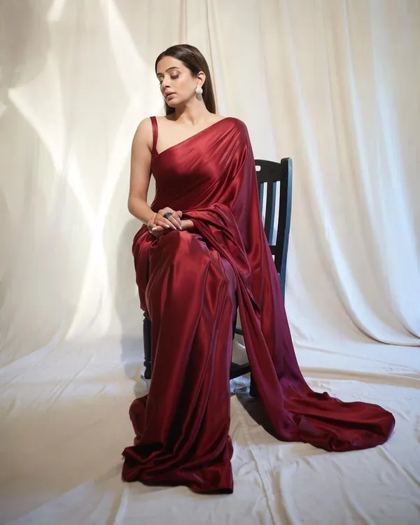 Maroon_Satin_Silk_Saree_With_Blouse_Piece