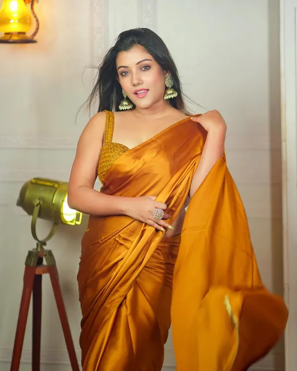 Mustard_Color_Satin_Silk_Saree_With_Blouse_Piece