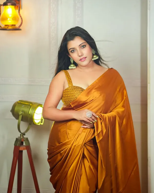 Mustard_Color_Satin_Silk_Saree_With_Blouse_Piece