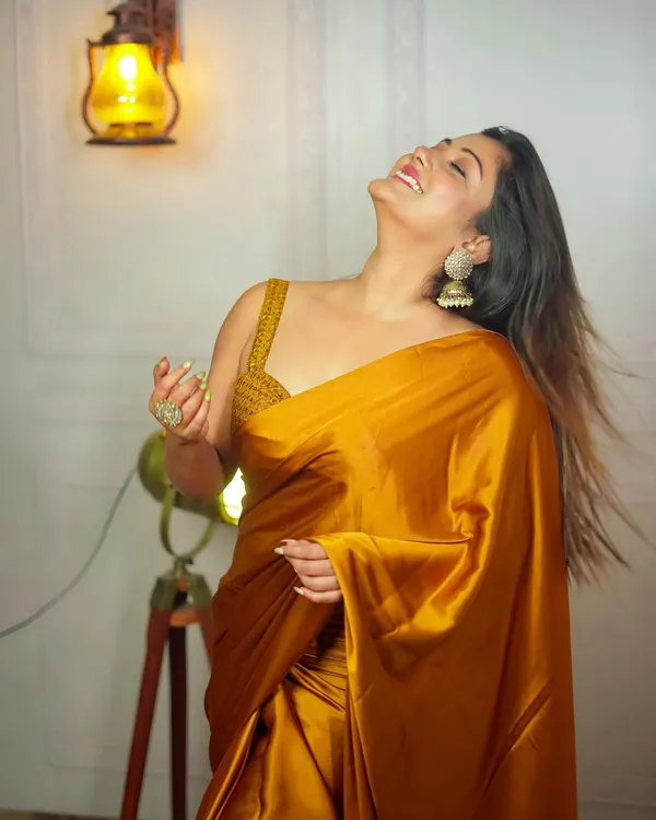 Mustard_Color_Satin_Silk_Saree_With_Blouse_Piece