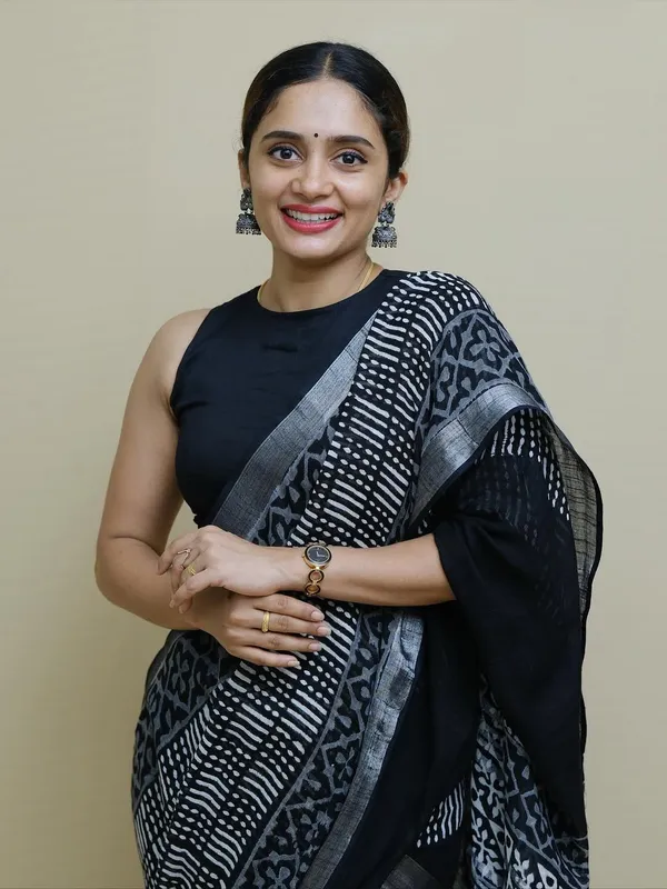New_Pure_Western_Look_Silver_Patta_Linen_Saree