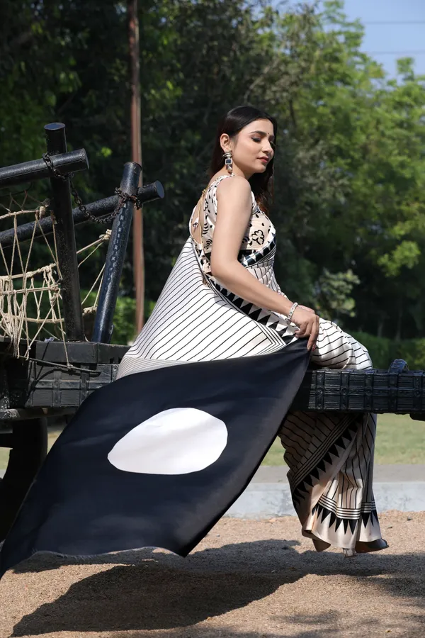New_Artistic_Modal_Silk_Saree_With_Blouse_Piece_For_Women