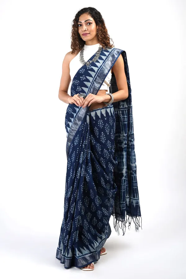Indigo_Block_Digital_Print_Linen_Saree_With_Blouse_Piece