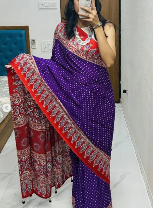 Semi_Gajji_Bandhni_Dot_Riss_Pallu_Ajrakh_Silk_Saree