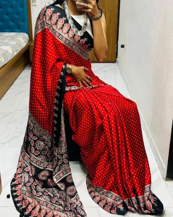 Semi_Gajji_Bandhni_Dot_Riss_Pallu_Ajrakh_Silk_Saree