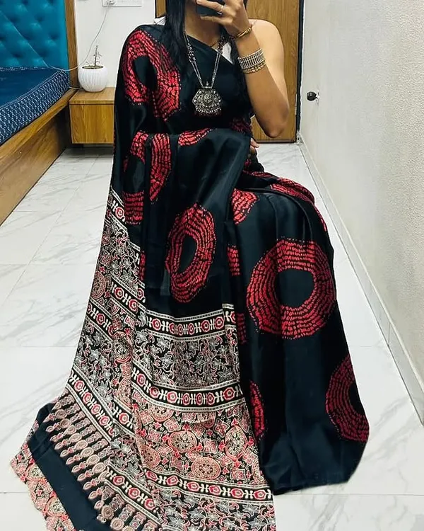 Semi_Gajji_Silk_Bandhni_Butta_Japan_Silk_Saree
