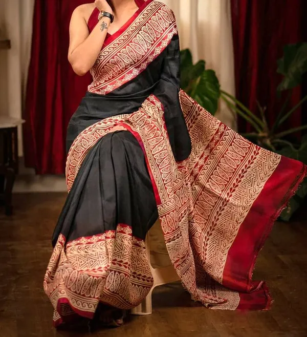 Black_And_Red_Linen_Saree_With_Unstitched_Blouse_Piece