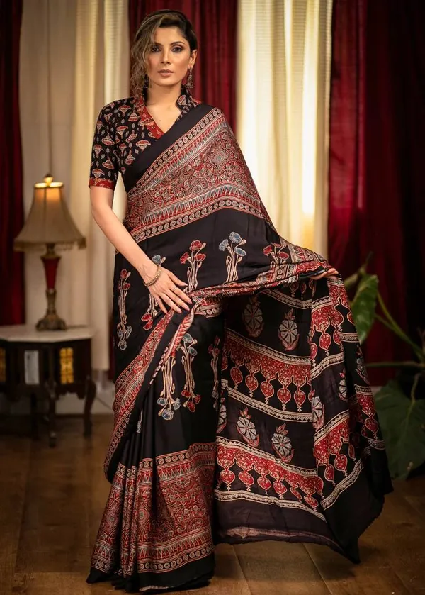 Exclusive_Black_And_Maroon_Linen_Saree_With_Blouse_Piece
