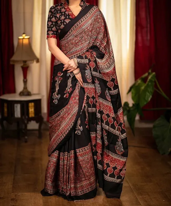 Exclusive_Black_And_Maroon_Linen_Saree_With_Blouse_Piece