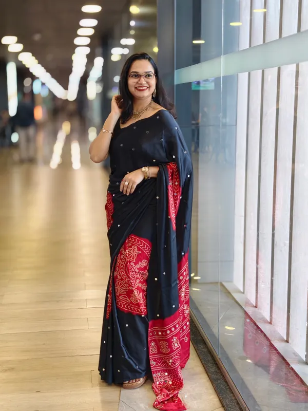TRENDING_PATOLA_SILK_SAREE_WITH_MIRROR_WORK_AND_FENCY_PALLU_.