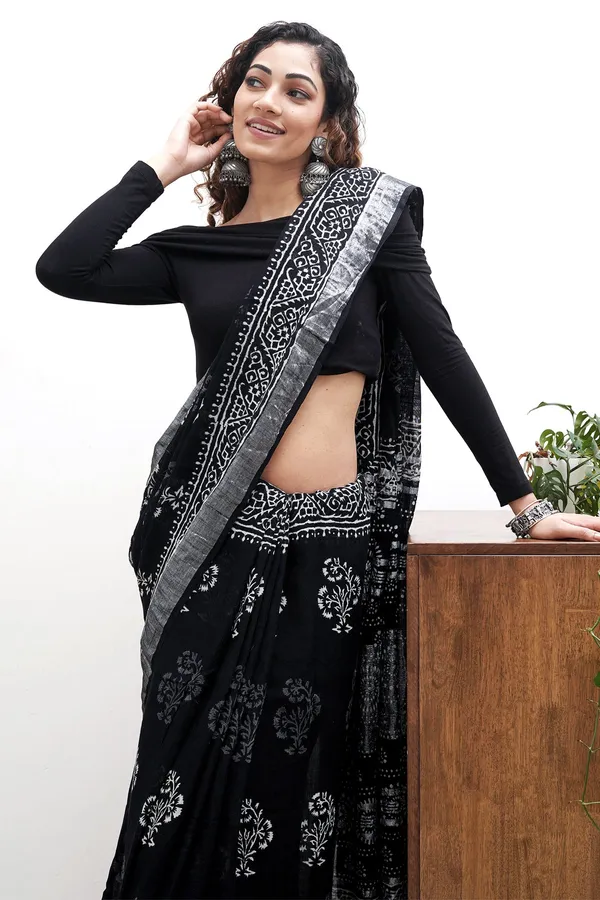 Chandani_Black_Digital_Block_Print_Linen_Saree_With_Blouse_Piece