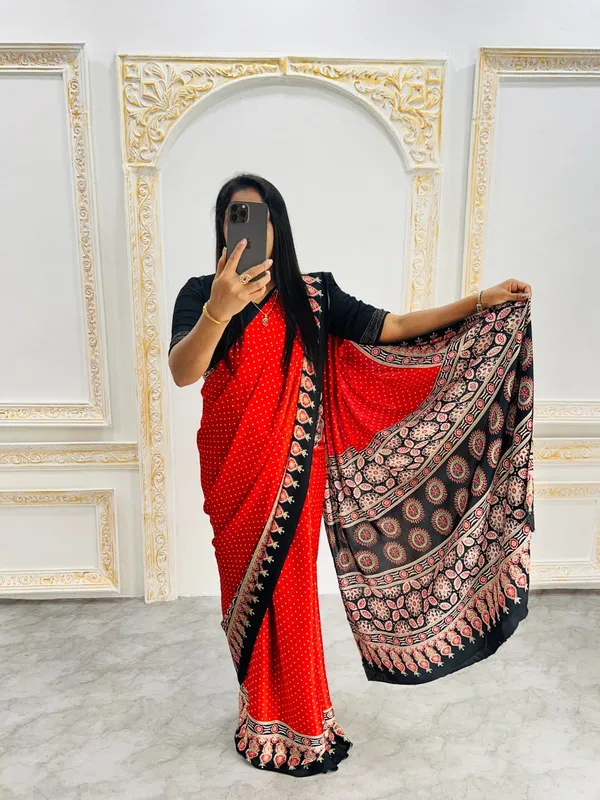 Semi_Gajji_Bandhni_Dot_Riss_Pallu_Ajrakh_Silk_Saree