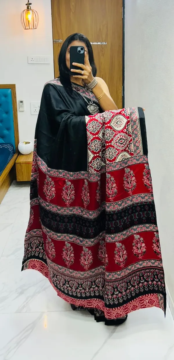 Black_And_Red_Ajarkh_Semmi_Gajji_Sfot_Pallu__Saree_With__Bloluse_Pis..