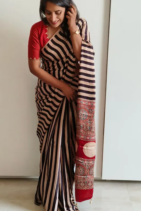 Jaapan_Satin__Silk_Saree_With_Unstitched_Blouse_Piece