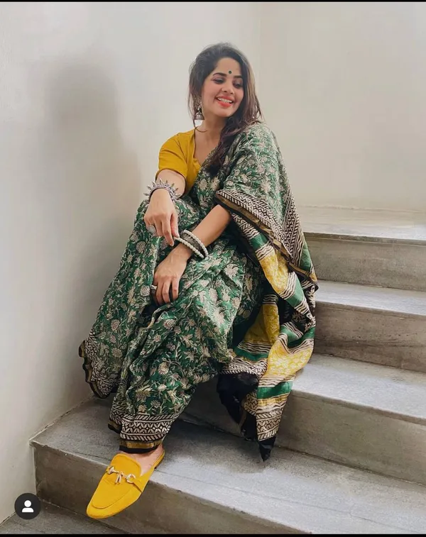 Kalamkari_Flower_Designing__Linen__Saree_With_Blouse_Piece