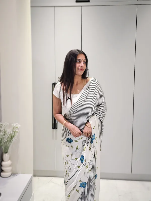 Black_And_White_Ajrkh__flow_Print_Saree_With_Blouse_Piece