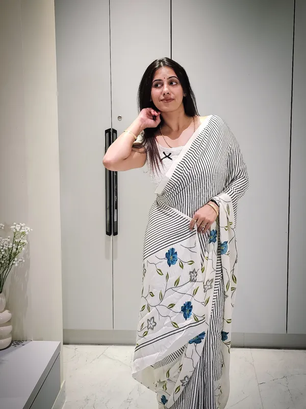 Black_And_White_Ajrkh__flow_Print_Saree_With_Blouse_Piece
