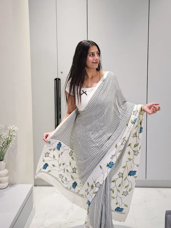 Black_And_White_Ajrkh__flow_Print_Saree_With_Blouse_Piece