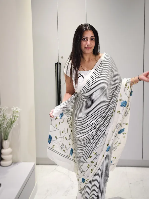 Black_And_White_Ajrkh__flow_Print_Saree_With_Blouse_Piece