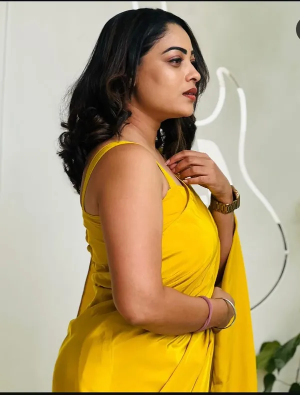 Yellow_Japan_Satin_Silk_Saree_With_Blouse_Piece