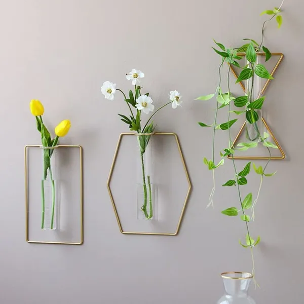 Gold_Wall_Vase_Hanging_Geometric_Metal_Vase_Hydroponic_Planter_Wall_Mounted_Glass_Tube_Bud_Vase_Decorative_For_Centerpieces_Wedding_Decoration_(Damru_1_Pcs)____17L_x_17W_x_20H_Centimeters