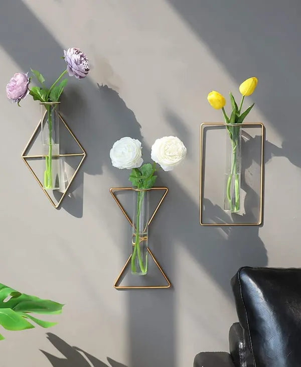 Gold_Wall_Vase_Hanging_Geometric_Metal_Vase_Hydroponic_Planter_Wall_Mounted_Glass_Tube_Bud_Vase_Decorative_For_Centerpieces_Wedding_Decoration_(Damru_1_Pcs)____17L_x_17W_x_20H_Centimeters