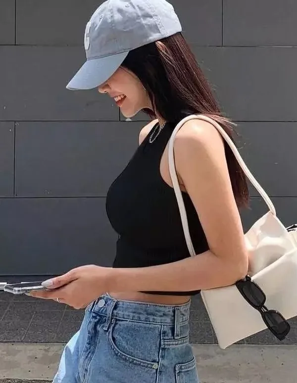 Black_&_White_Cotton_Blend_Sleeveless_Round_Neck_Crop_Top_For_Women