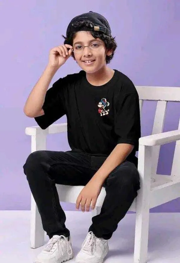 Black_Cotton_Blend_Regular_Fit_Graphic_Print_T-Shirt_For_Boys