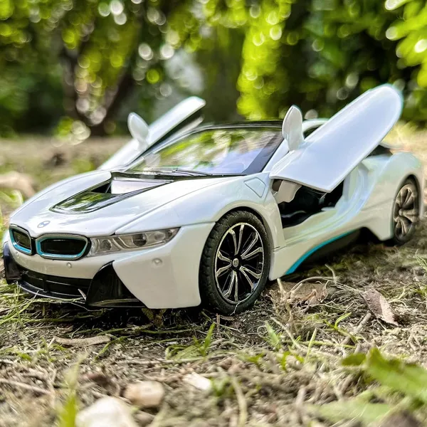 BMW_I8_1:24_Diecast__Alloy_Pull_Back_Car_-_Sound_&_Light,_4_Openable_Doors,_Black_Toy_Gift