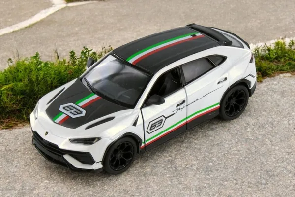 White_Lamborghini_Urus_Perfomante_Metal_Diecast_Model_Car_For