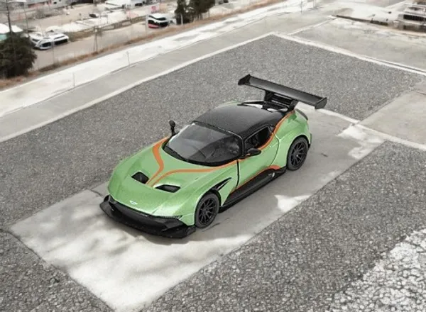 Kinsmart_Green_Aston_Martin_Vulcan_Metal_1:38_Diecast_Model_Car_For